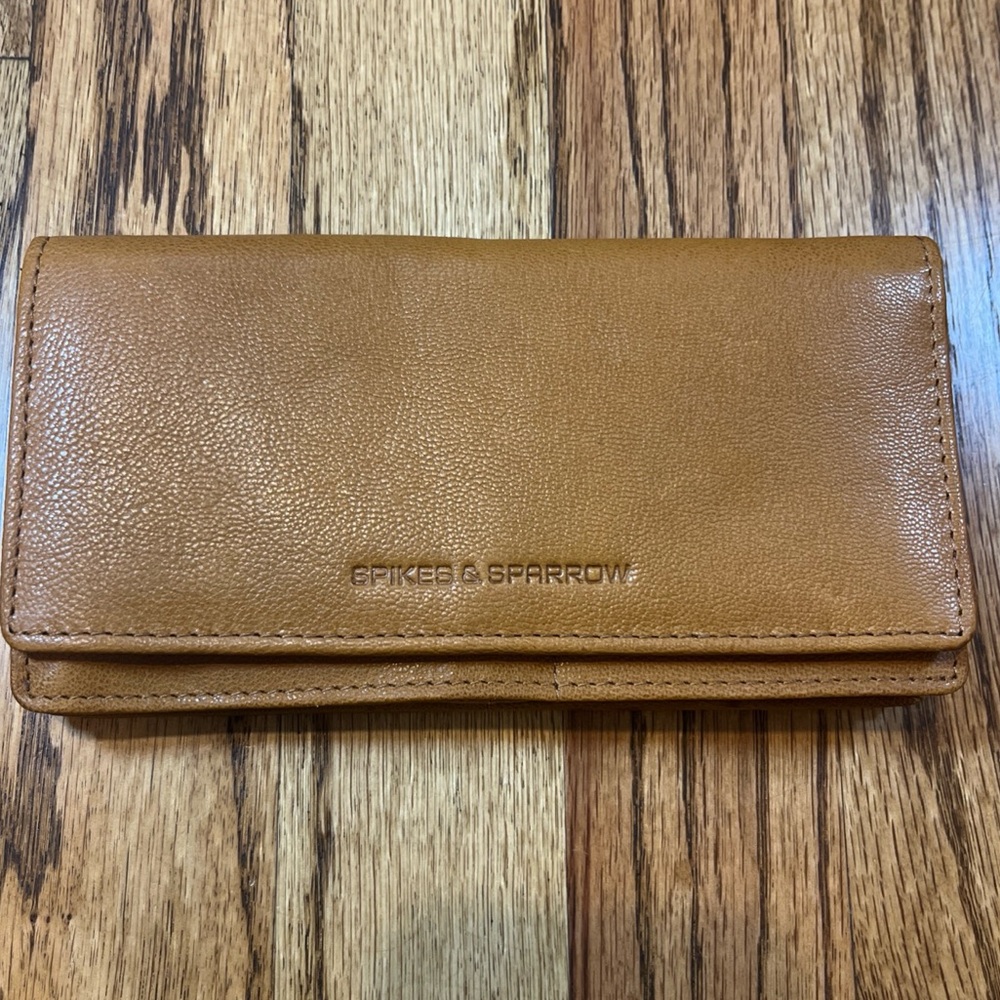 NWOT Spikes and Sparrow Genuine Leather Tan Wallet Multi-Compartment Zip Pockets